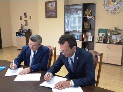 An agreement for double degree diploma was signed by D. A. Tsenov Academy of Economics and the Donetsk National University in Vinnitsa, Ukraine.